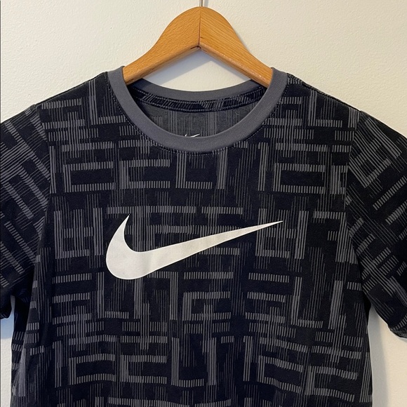 NIKE Elite Logo Youth Large Athletic Cut Short Sleeve Tee Dri-Fit Black Swoosh - Picture 2 of 6